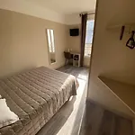 أونغلتار باريس