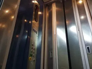 アングレテーレ パリ